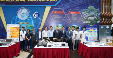 TT-tham-quan-VNU33-1