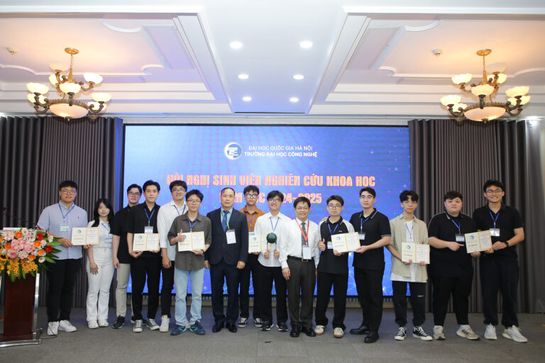 Nghiên cứu chip vi lưu điều khiển vi giọt: Nhóm sinh viên Khoa Điện tử viễn thông hướng đến ứng dụng y sinh hiện đại